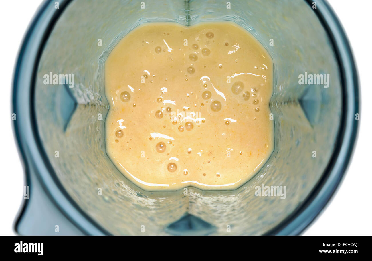 Tonifiyng Smoothie. Smoothie in Blender mit weißem Hintergrund Stockfoto