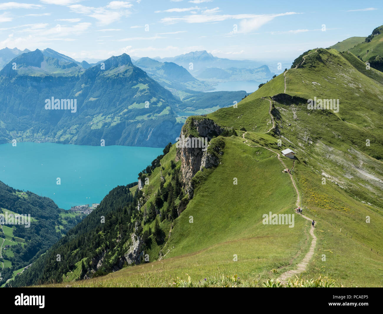 Blick auf die Berge und den Vierwaldstättersee von Stoos Ridge Trail, Schweizer Alpen, Schweiz, Europa Stockfoto