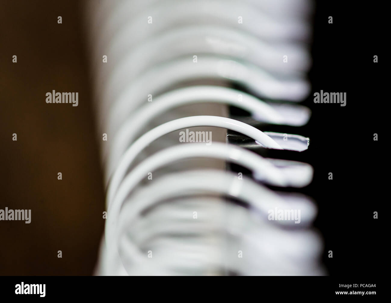 Eine Makroaufnahme der Metall spule Bindung von einem Notizblock. Stockfoto