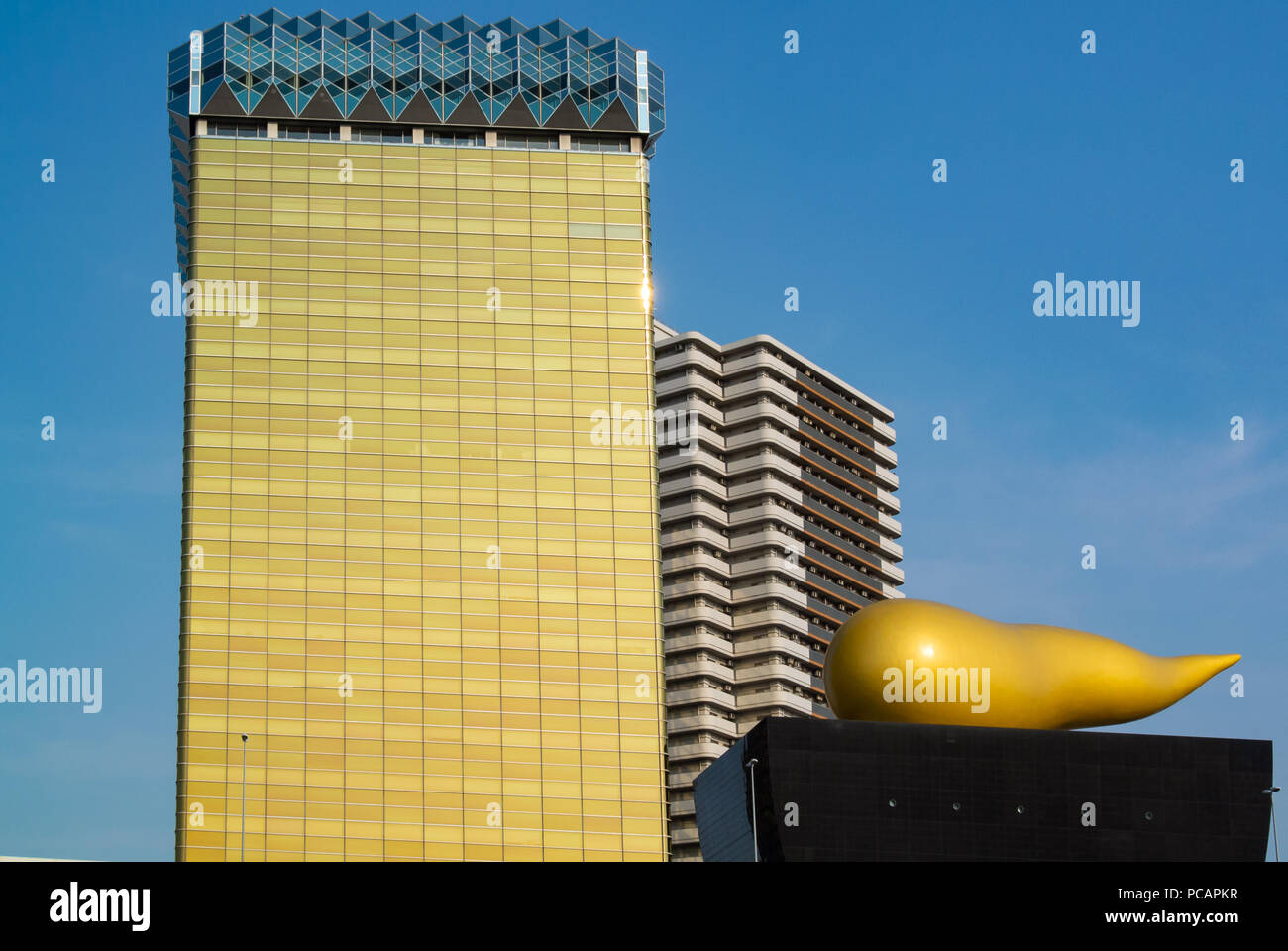 Gebäude entlang der Sumida River, Sumida-ku, Tokyo, Japan Stockfoto