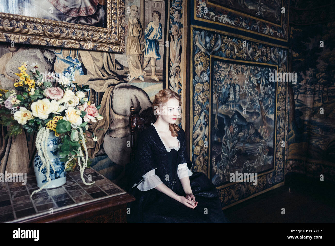 RELEASE DATE: November 23, 2018 TITEL: Der Favorit Studio: Twentieth Century Fox Regie: Yorgos Lanthimos PLOT: im frühen 18. Jahrhundert in England, ein zerbrechliches, Queen Anne (Colman) belegt den Thron und Ihre enge Freundin Lady Sarah (Weisz) regelt das Land an ihrer Stelle. Wenn ein neuer Knecht Abigail (Stein) ankommt, ihrem Charme macht Sie zu Sarah. In den Hauptrollen: EMMA STONE als Abigail Masham. (Bild: © Twentieth Century Fox/Entertainment Bilder) Stockfoto