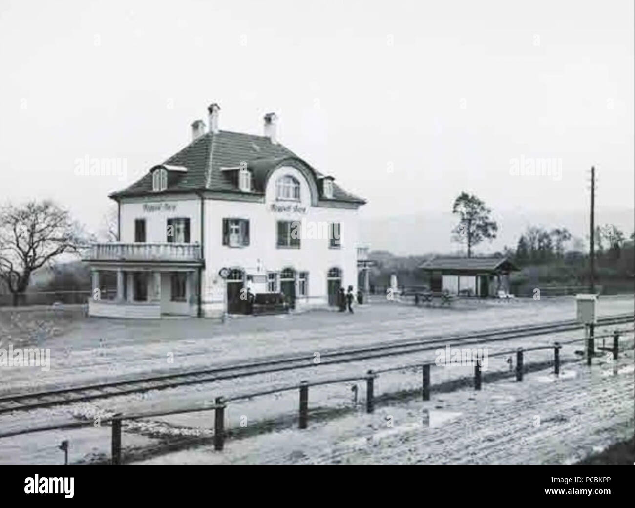 Streckenabschnitt Roggwil-Berg - Wittenbach: Stationsgeb? ude Roggwil-Berg 7 BT Roggwil-Berg Stockfoto