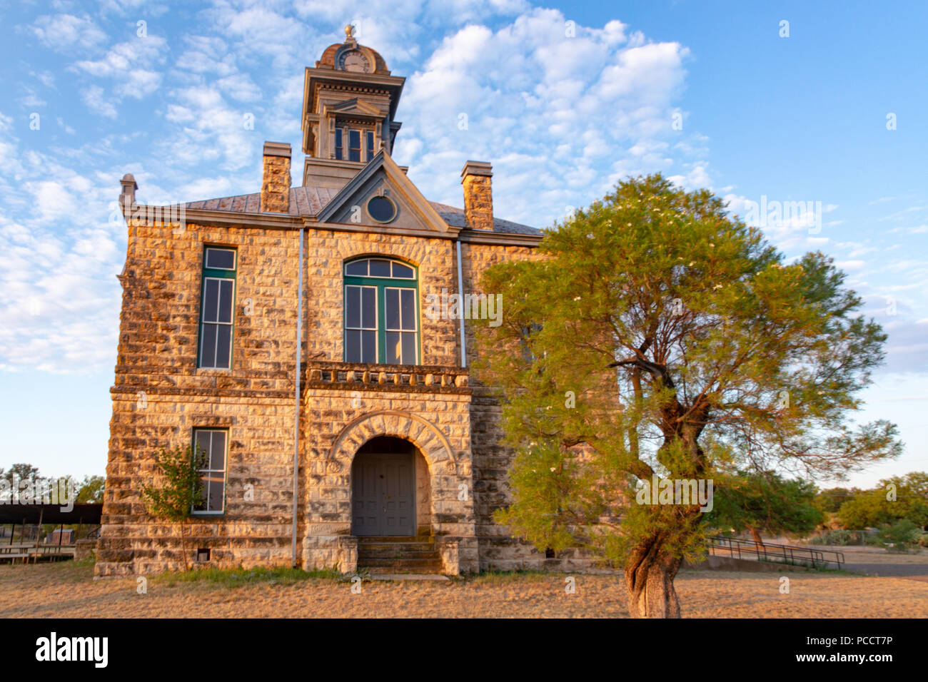 Die historische 1901 Irion County Courthouse in Sherwood Texas, später County wurde Mertzon verschoben Stockfoto