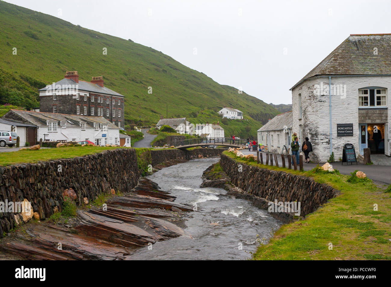 Boscastle in Cornwall, England. An einem bewölkten Tag. Stockfoto