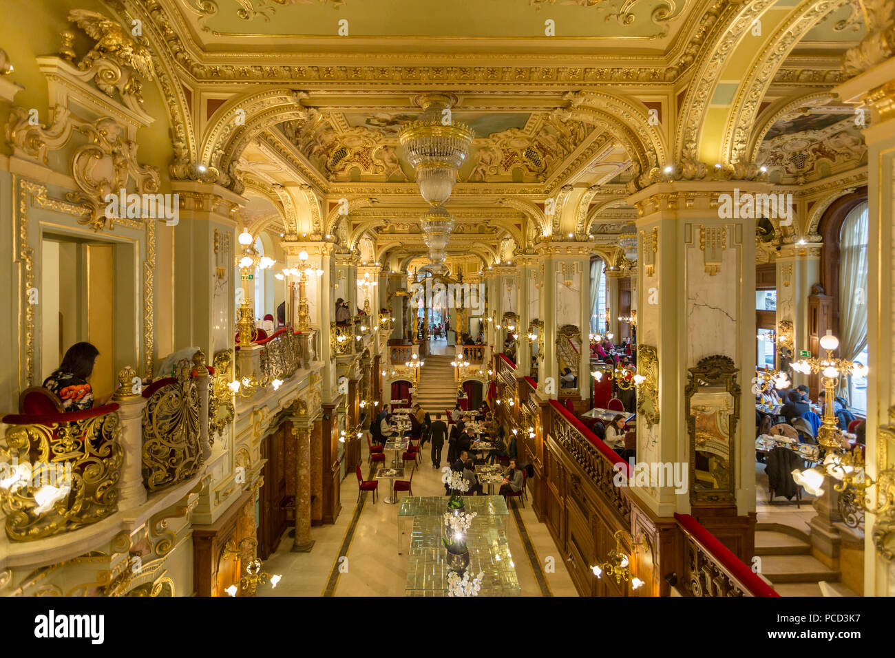 Reich verzierten Innenraum von New York Cafe, Budapest, Ungarn, Europa Stockfoto