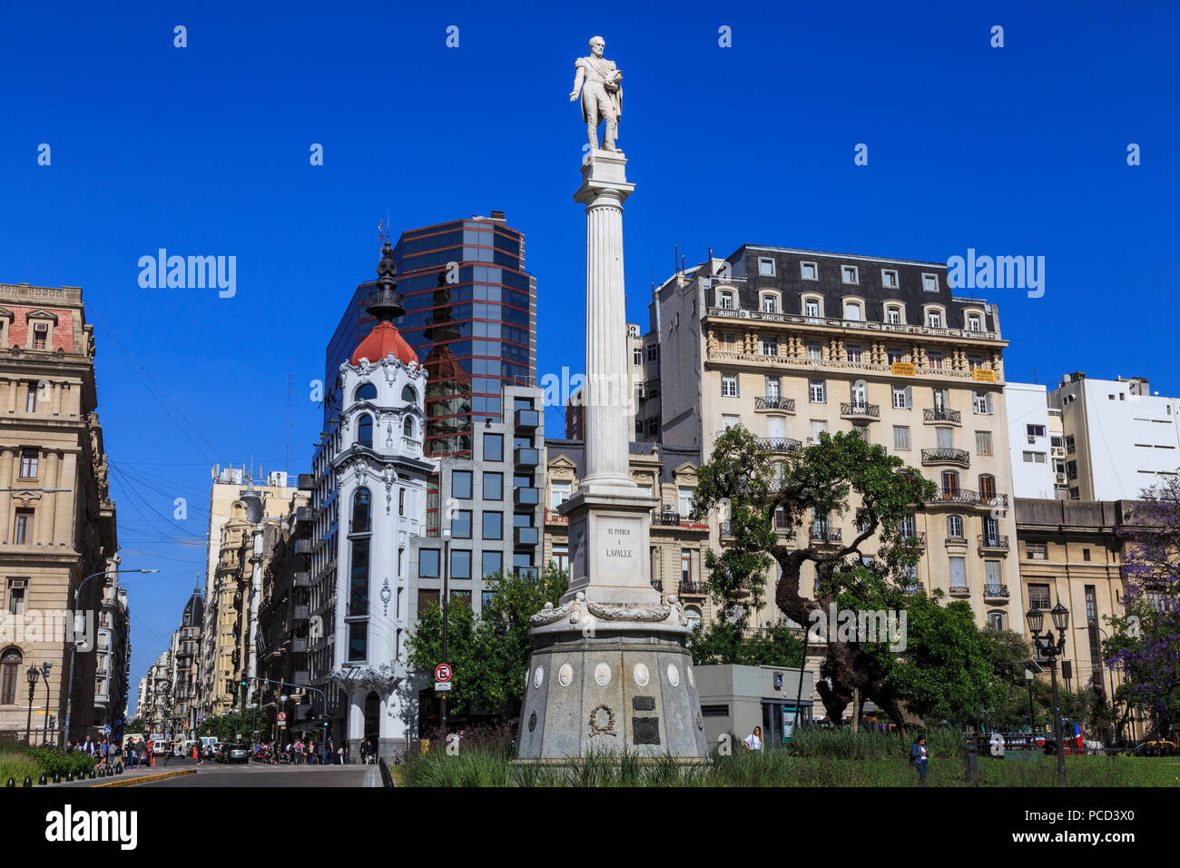 Statue, baumbestandenen Plaza Lavalle, Lage des Teatro Colon, Congreso und Tribunales, Buenos Aires, Argentinien, Südamerika Stockfoto