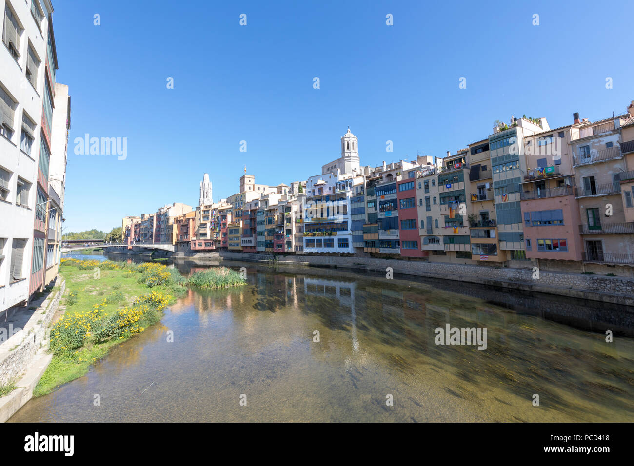 Bunte Häuser auf dem Fluss Onyar, Girona, Katalonien, Spanien, Europa Stockfoto