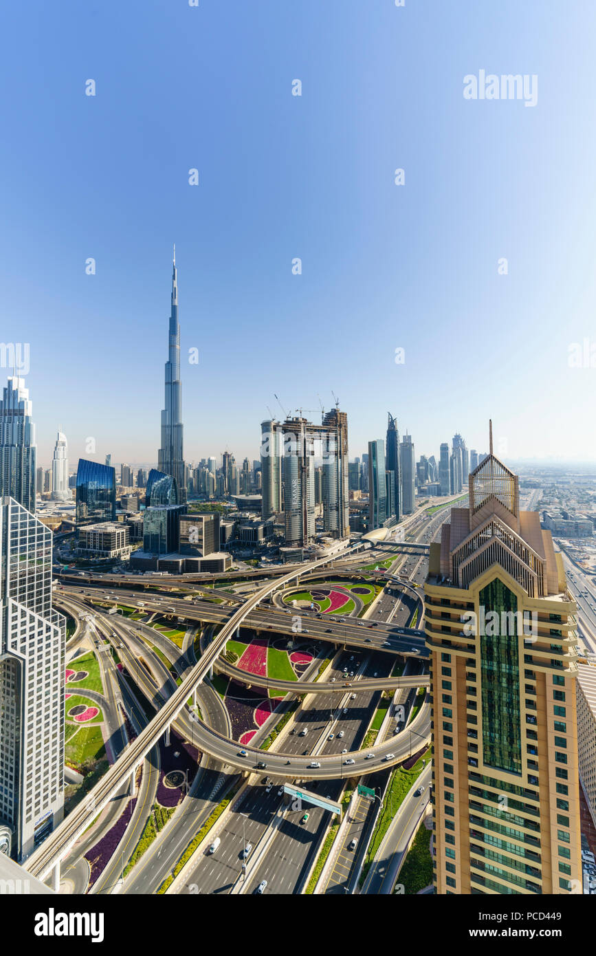 Skyline von Dubai und der Sheikh Zayed Road, Dubai, Vereinigte Arabische Emirate, Naher Osten Stockfoto