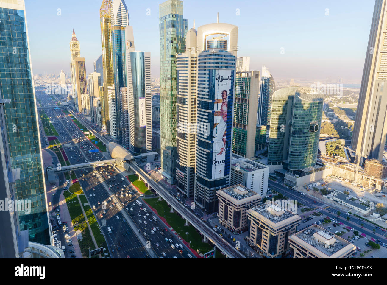 Die Wolkenkratzer an der Sheikh Zayed Road, Financial Center, Dubai, Vereinigte Arabische Emirate, Naher Osten Stockfoto