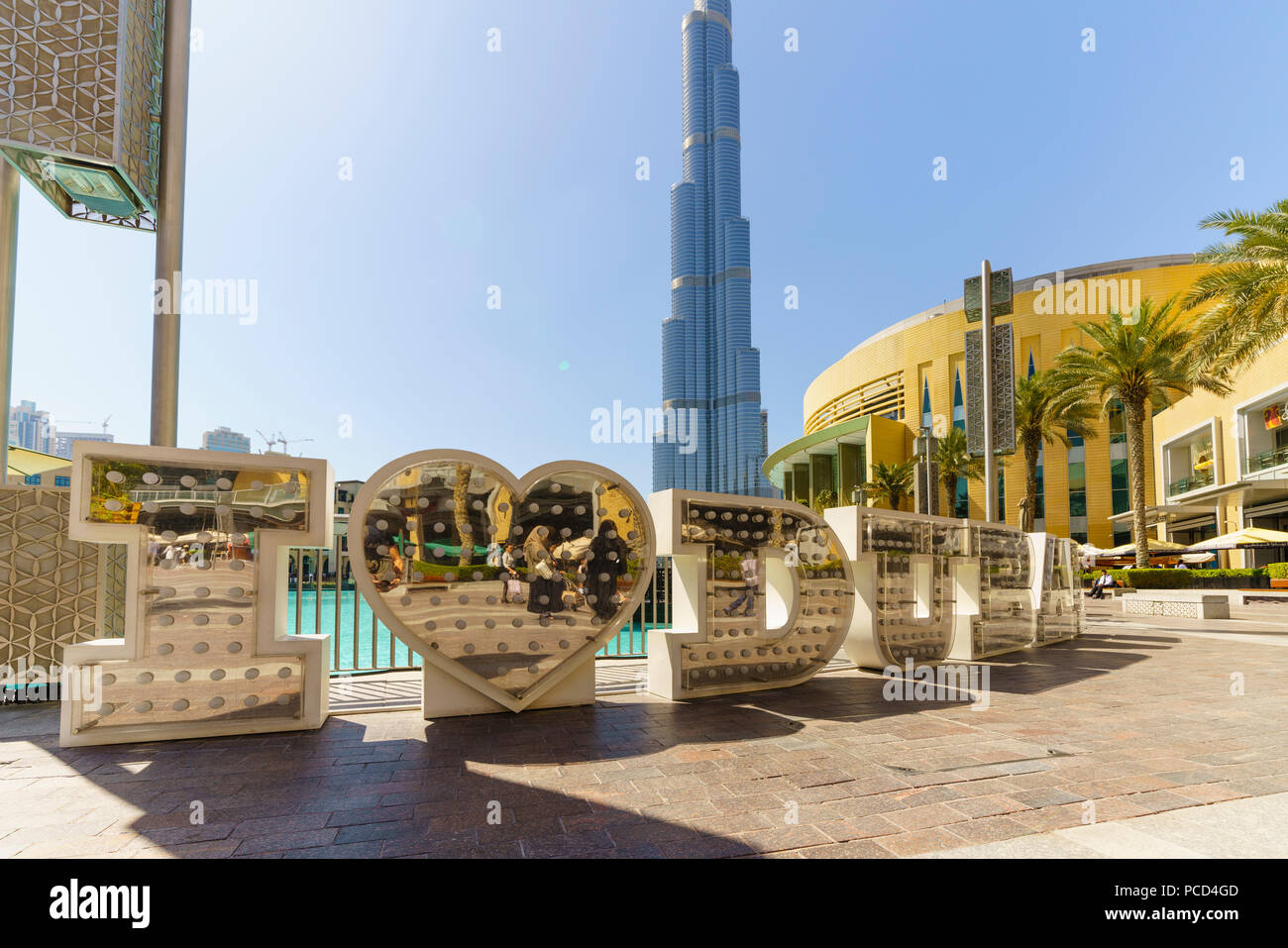 Burj Khalifa und ich liebe Dubai unterzeichnen am See, Downtown, Dubai, Vereinigte Arabische Emirate, Naher Osten Stockfoto