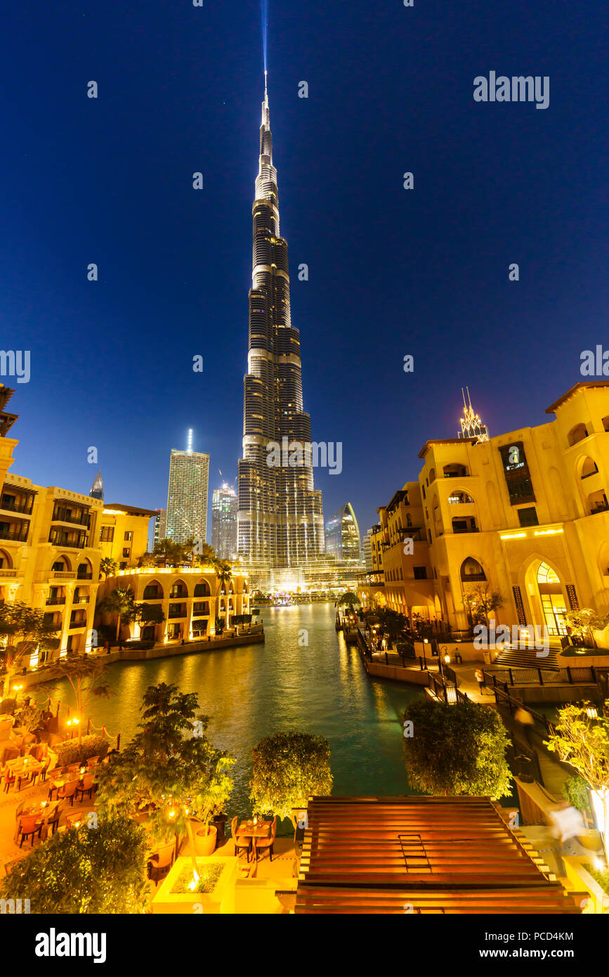 Burj Khalifa und See, Downtown, Dubai, Vereinigte Arabische Emirate, Naher Osten Stockfoto