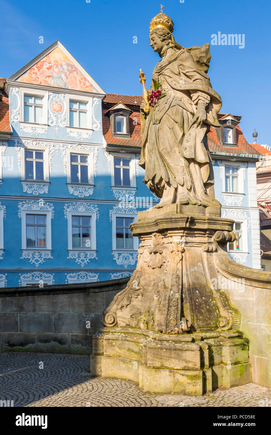 Die Statue der Kaiserin Kunigunda auf der unteren Brücke, Bamberg, Weltkulturerbe der UNESCO, Oberfranken, Bayern, Deutschland, Europa Stockfoto