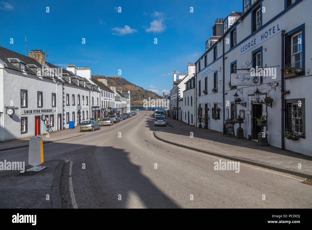 Ansicht der alten Gebäude auf der Hauptstraße von Inveraray, Argyll und Bute, Schottland, Großbritannien, Europa Stockfoto