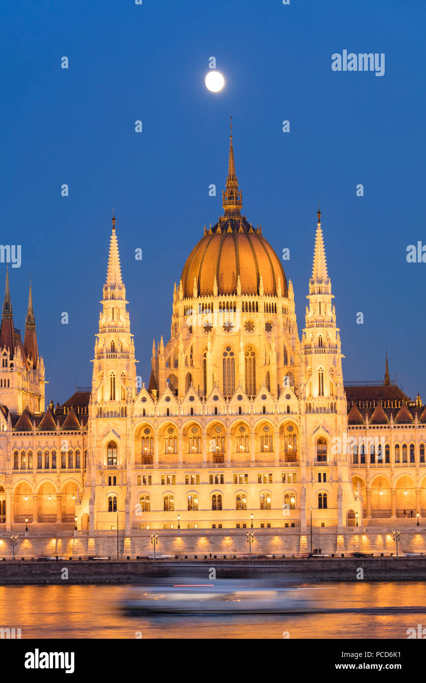 Parlament Gebäude in der Dämmerung, Budapest, Ungarn, Europa Stockfoto