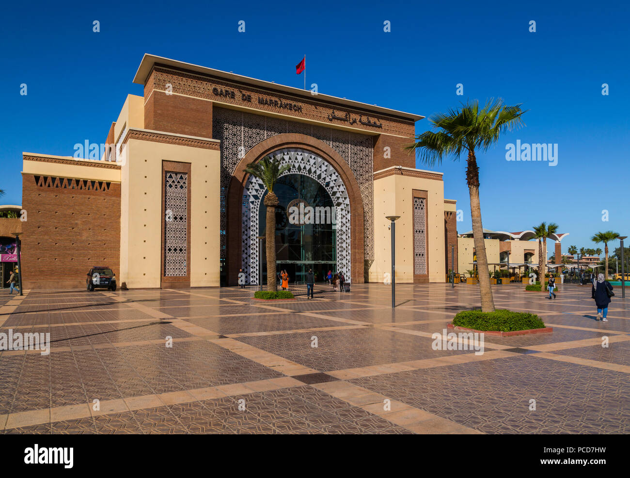 Blick auf Bahn und Bus Station (Gare Bahnhof Oncfon) Avenue Mohamed VI, Marrakech, Marokko, Nordafrika, Afrika Stockfoto