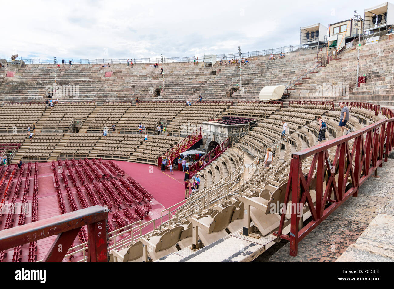 Giuseppe Verdi Aida Opera Stage Setup eingestellt, Arena Verona Italien Verona  Verona amphitheater Amphitheater, Theater, Show Nacht Unterhaltung  Stockfotografie - Alamy