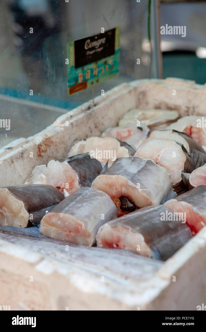 Frische Fische zum Verkauf auf einer französischen Marktstand in Toulon Frankreich Stockfoto