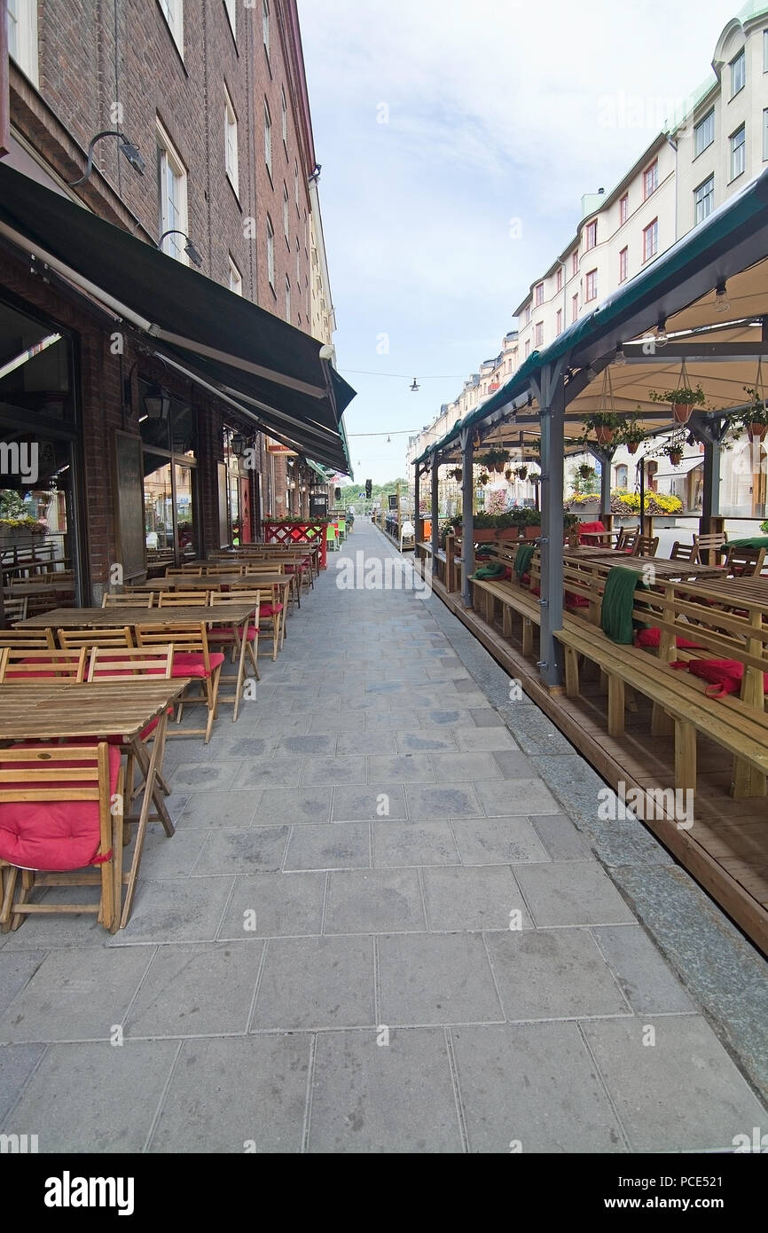 STOCKHOLM, Schweden - 11. JULI 2018: Fußgängerzone mit Restaurant Bumerang auf Rorstrandsgatan in Vasastan am 11. Juli 2018 in Stockholm, Schweden. Stockfoto