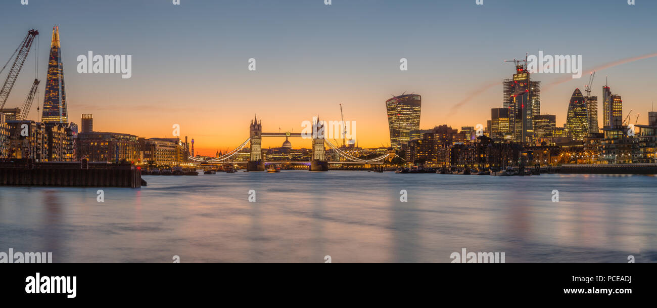 London, Vereinigtes Königreich: Das große Skyline von London mit den Gebäuden der Stadt im Hintergrund Stockfoto