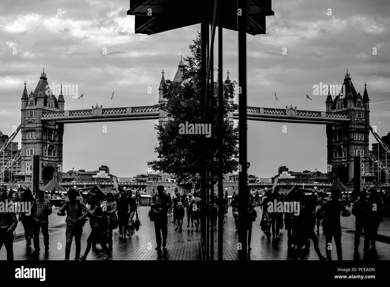 London, Vereinigtes Königreich: Die weltberühmten Tower Bridge schossen aus verschiedenen Winkel und prospektiven Stockfoto