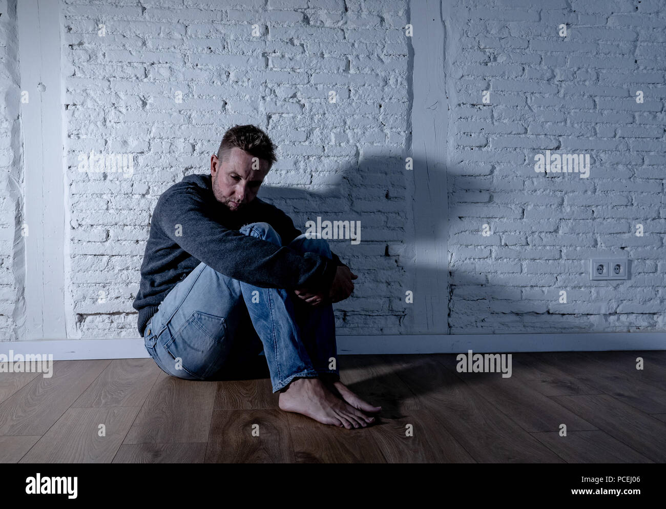Einsame Menschen, die unter Depressionen leiden Stockfoto