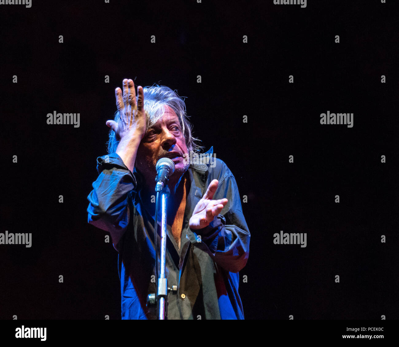 Triest, Italien, vom 30. Juli 2018. iItalian Schauspieler Paolo Rossi auf der Bühne während eines 'Pupkin Cabaret" im Schloss San Giusto in Triest. Foto von Stockfoto