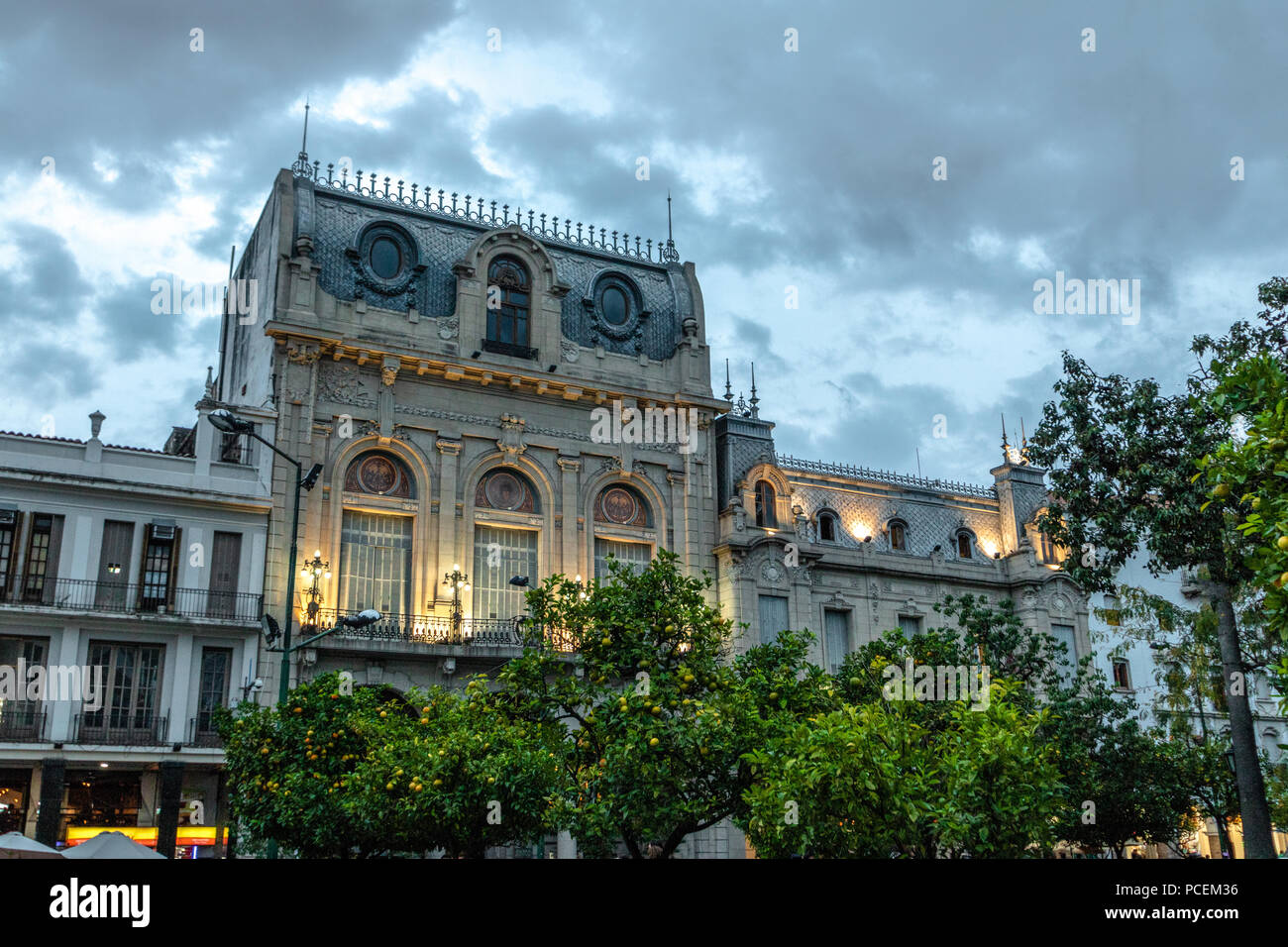 American Cultural Center Gebäude in der Nähe der Plaza 9 de Julio Square - Salta, Argentinien Stockfoto