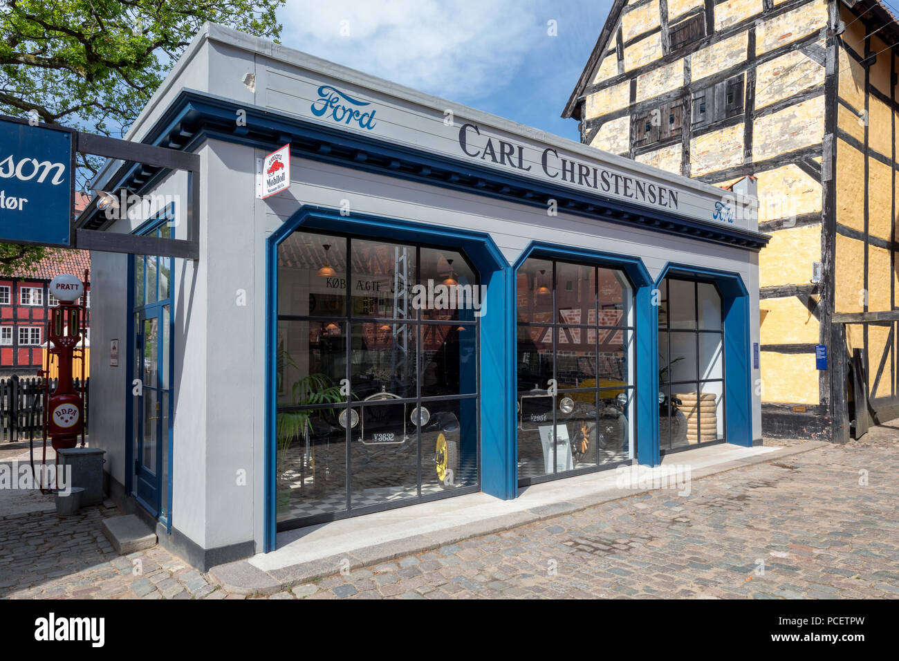 Ein altes Auto Verkauf Shop, die Altstadt in Aarhus, Dänemark Stockfoto