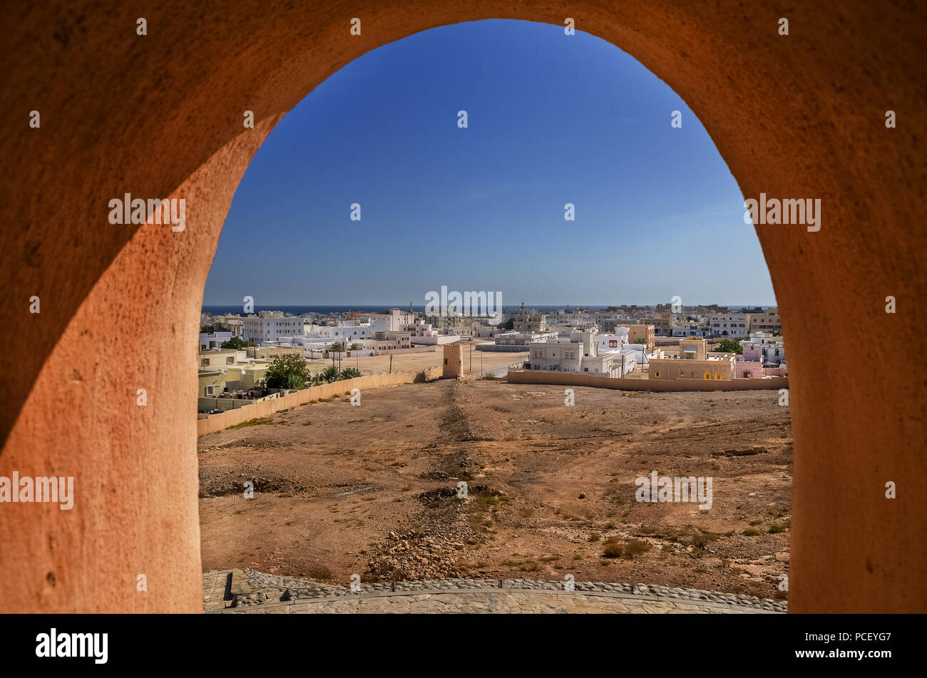 Anzeigen von Wohnhäusern ein Fenster der Sunaysilah Schloss Stockfoto
