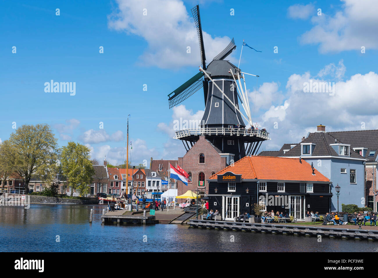 De Adriaan Mühle, Fluss Spaarne, Haarlem, Nord Holland, Niederlande Stockfoto