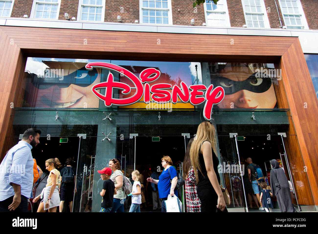 LONDON, Großbritannien - 31 JULI 2018: Disney Store Shop anmelden in der Oxford Street die Londoner Stockfoto