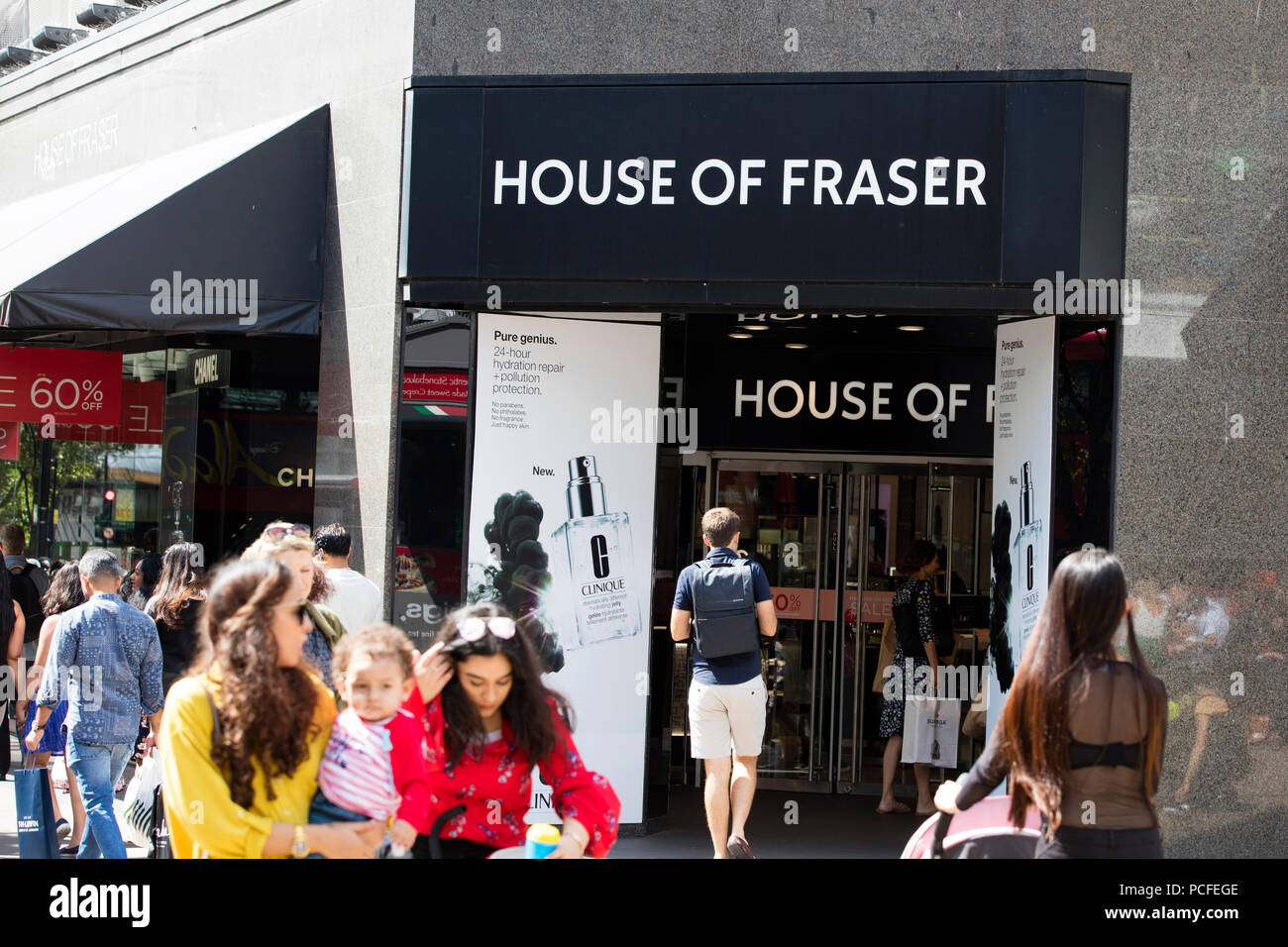 LONDON, Großbritannien - 31 JULI 2018: House of Fraser Kaufhaus shop vorne in der Oxford Street in Central London. Stockfoto