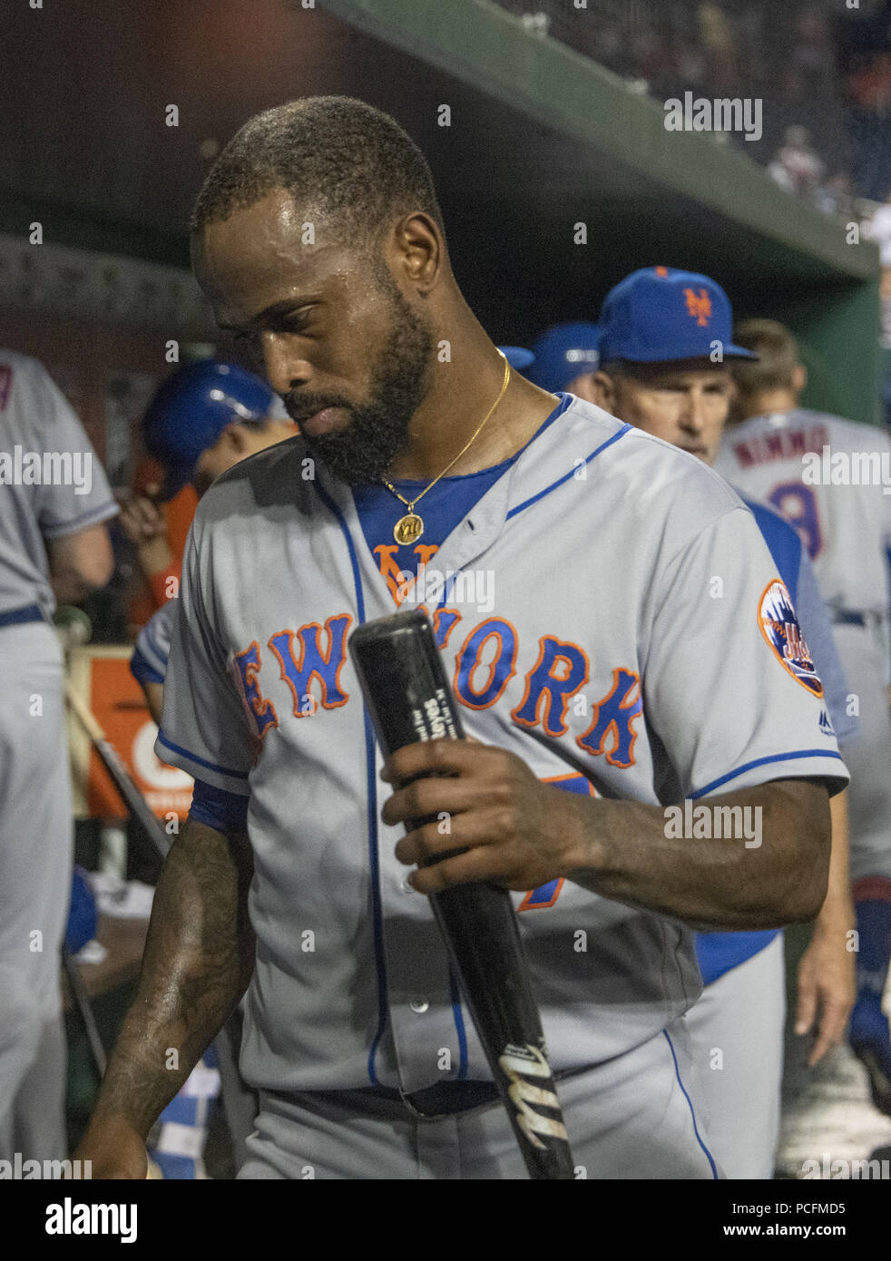 Washington, District of Columbia, USA. Juli 31, 2018. New York Mets shortstop und Nothilfe Krug Jose Reyes (7) Geht in das Clubhaus im neunten Inning gegen die Washington Nationals an den Angehörigen Park in Washington, DC am Dienstag, 31. Juli 2018. Die Angehörigen gewann das Spiel 25 - 4. Reyes im achten Inning geworfen und gab sechs Läufe. Credit: Ron Sachs/CNP. Credit: Ron Sachs/CNP/ZUMA Draht/Alamy leben Nachrichten Stockfoto