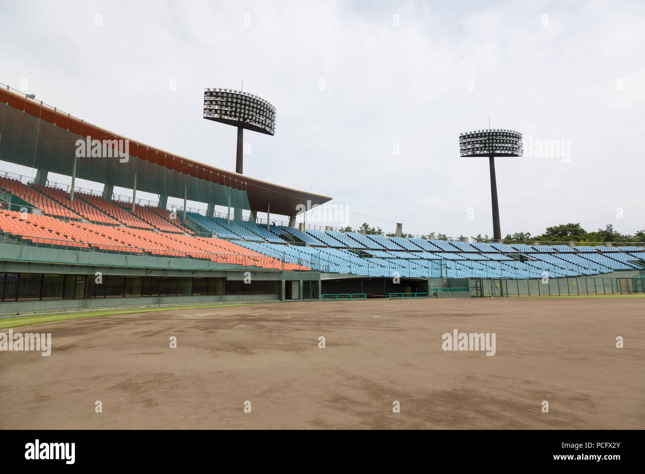 Ein Blick auf die azuma Stadion ist als Teil des ''1000 km Relais zu Tokyo 2018 '' Promotion Event in Fukushima am 2. August 2018, Japan gesehen. Die jährliche Veranstaltung, die von der Tokyo Metropolitan Government, Tokyo Sports Association und Tokio Athletic Association organisiert präsentiert die Wiederherstellungsmaßnahmen in Tohoku, der von der 2011 grossen Osten Japan Erdbeben betroffen. Die 15-Tage-Relais von Aomori Präfektur Tokio ist in kurzen 1-2 km Segmente aufgeteilt maximale Beteiligung zu fördern. Credit: Rodrigo Reyes Marin/LBA/Alamy leben Nachrichten Stockfoto