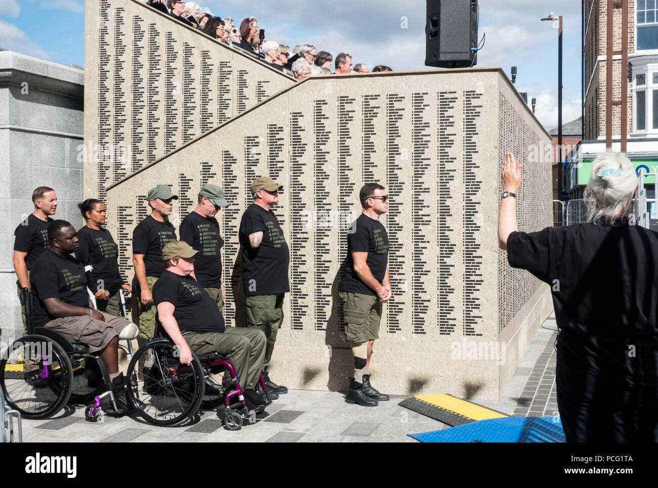 Stockton Internationale Riverside Festival, Stockton on Tees, England. Vereinigtes Königreich. 2. August 2018. Die Proben für "Dies ist nicht für Sie", eine Hommage an den Britischen verletzte Kriegsveteranen, Frauen und Männer. Das Stück wird durch Blesma durchgeführt, (Die Limbless Veteranen), professionellen Künstlern und Chören. Das Stück wird durchgeführt, 3 Mal das Festival findet vom 2. - 5. August Credit: ALAN DAWSON/Alamy leben Nachrichten Stockfoto