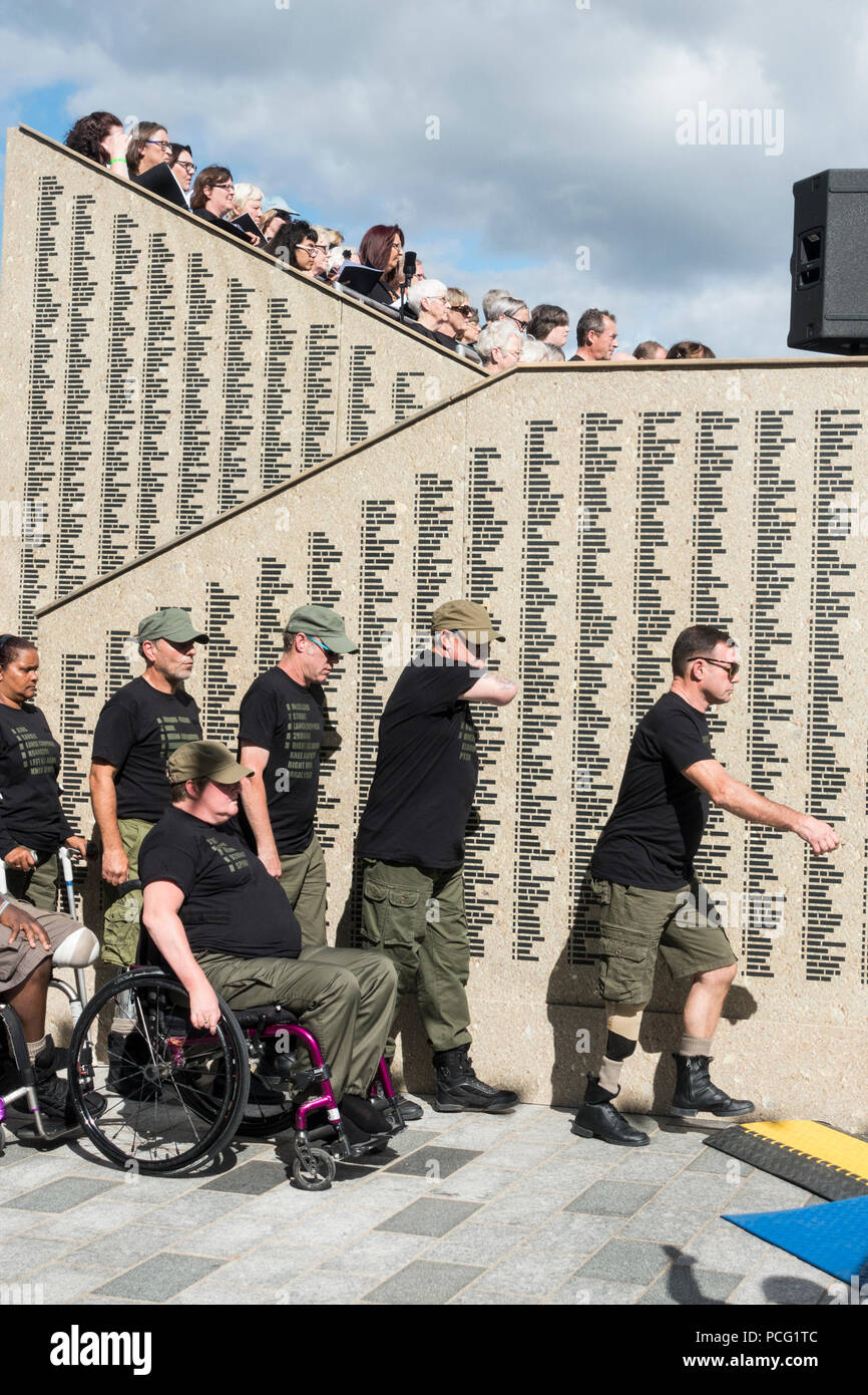 Stockton Internationale Riverside Festival, Stockton on Tees, England. Vereinigtes Königreich. 2. August 2018. Die Proben für "Dies ist nicht für Sie", eine Hommage an den Britischen verletzte Kriegsveteranen, Frauen und Männer. Das Stück wird durch Blesma durchgeführt, (Die Limbless Veteranen), professionellen Künstlern und Chören. Das Stück wird durchgeführt, 3 Mal das Festival findet vom 2. - 5. August Credit: ALAN DAWSON/Alamy leben Nachrichten Stockfoto
