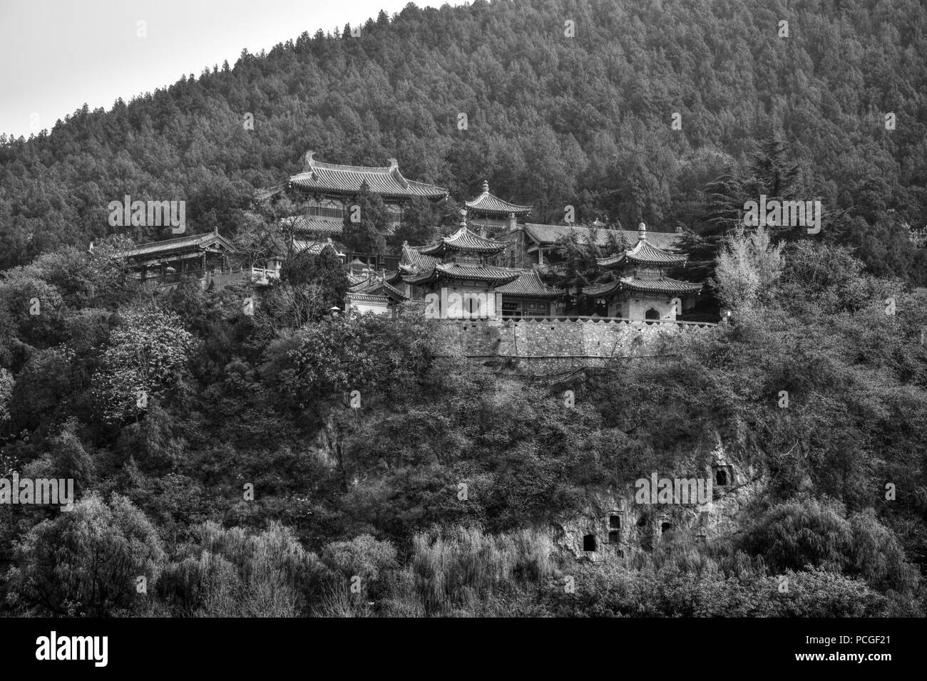 Die xiangshan Tempel um die Longmen Grotten in der Provinz Henan in China. Stockfoto