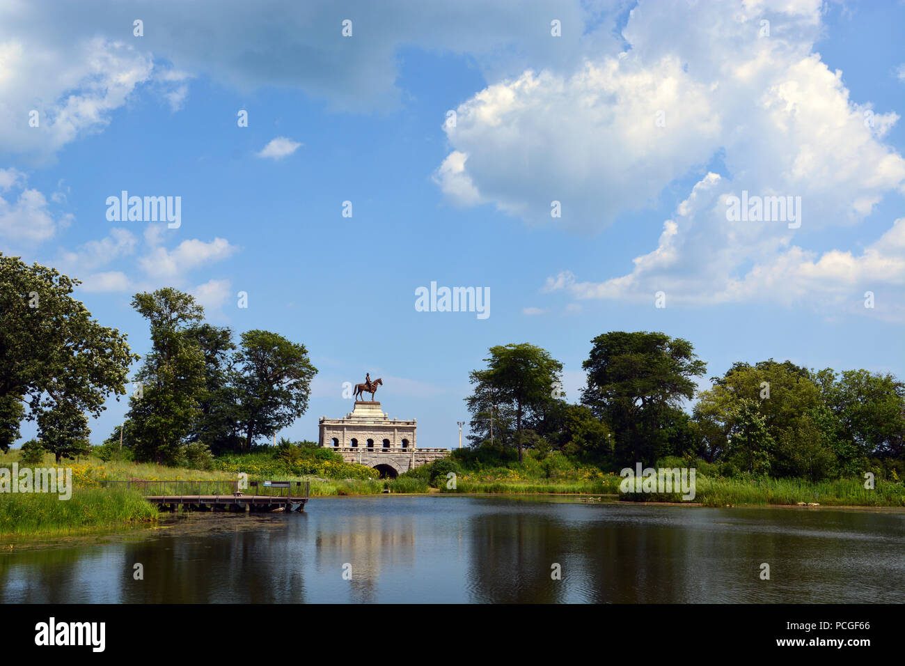 Chicago 1891 Denkmal für Ulysses S Bewilligung von über dem Süden Teich an der Lincoln Park Zoo Natur Boardwalk. Stockfoto