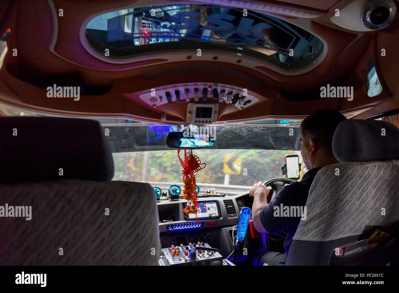 Auto angepasst für Touristen (mit vielen elektronischen Gadgets hinzugefügt) Chiang Mai, Thailand Stockfoto