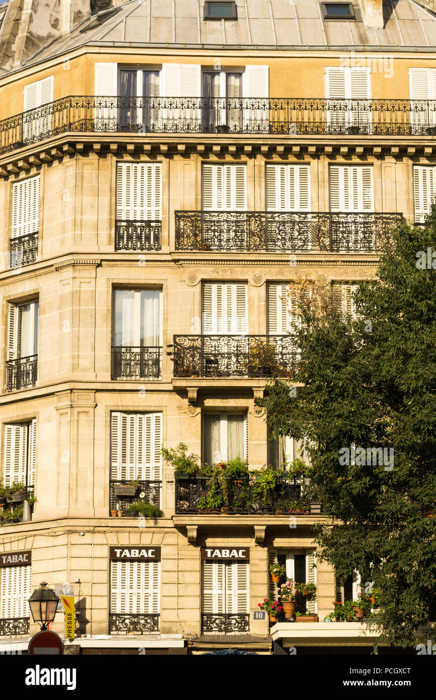 Paris Hausmann Gebäude - ein Gebäude im Haussmann in Paris, Frankreich, Europa. Stockfoto