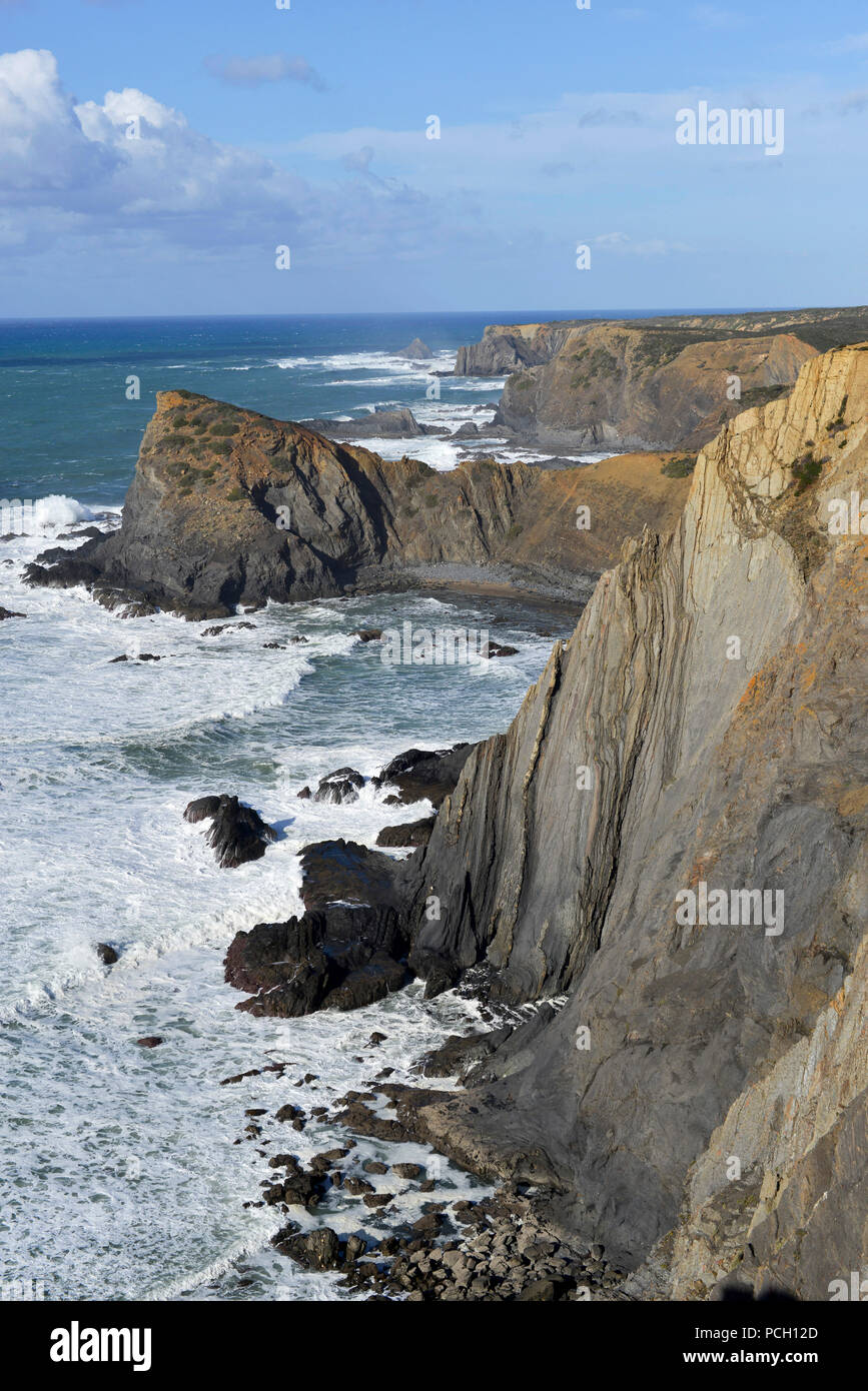 Portugal, Region der Algarve, Arrifana: die Klippen an der Küste von St. Vincent Stockfoto
