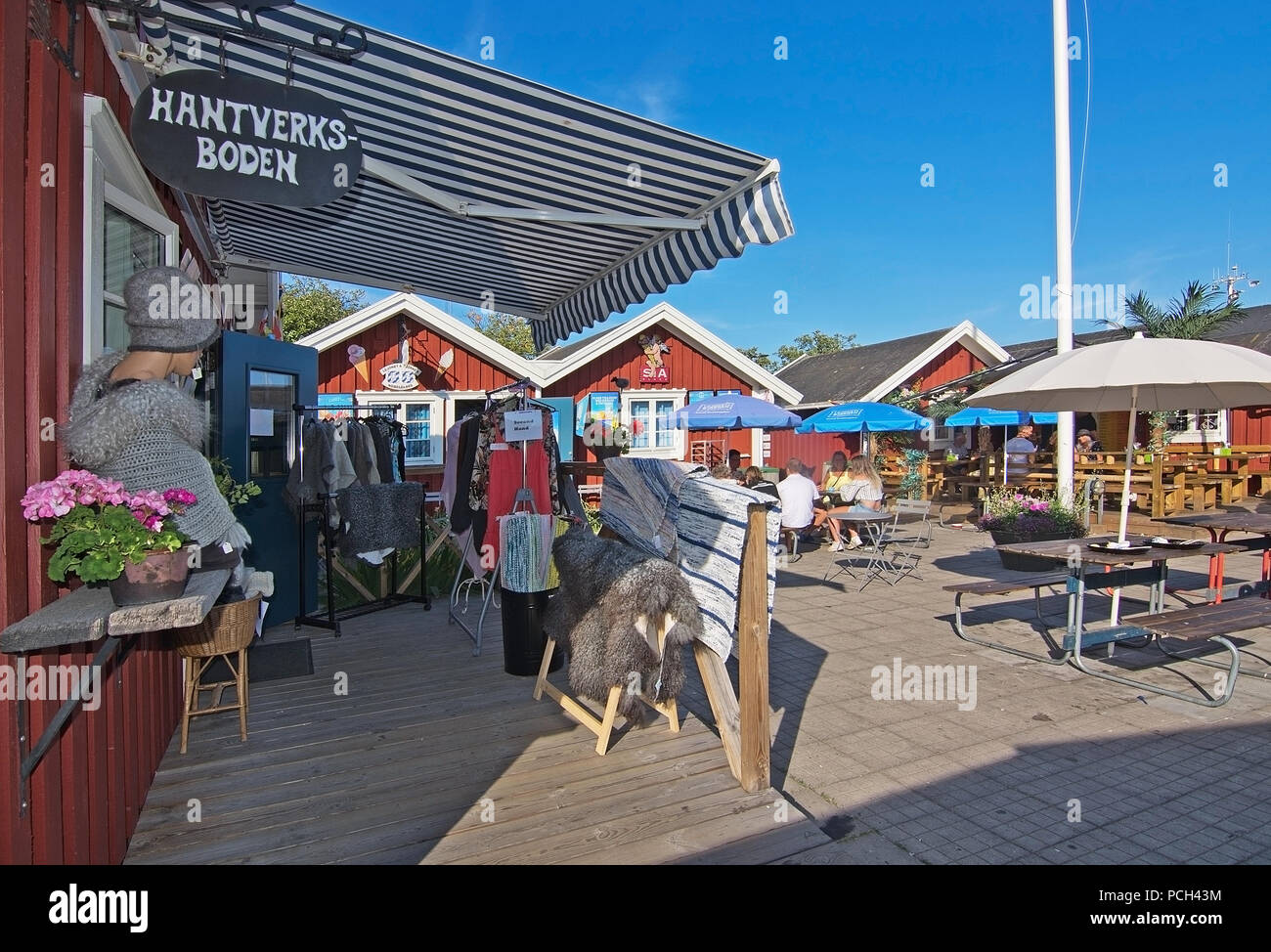 NYNASHAMN, Schweden - 18. JULI 2018: Nynas rokeri Meeresfrüchte Geschäfte und Läden außen am 18. Juli 2018 in Nynashamn, Schweden. Stockfoto