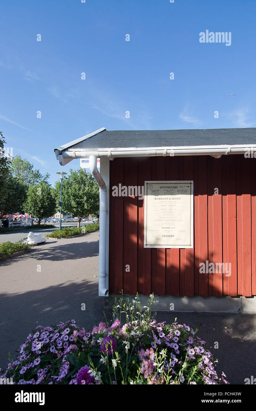 NYNASHAMN, Schweden - 18. JULI 2018: Nynas rokeri Meeresfrüchte Geschäfte und Läden außen am 18. Juli 2018 in Nynashamn, Schweden. Stockfoto