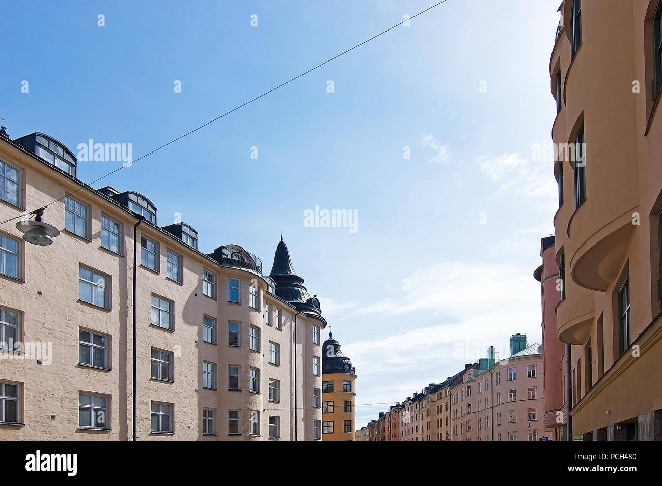 Vasastan typische jahrhundert alte Gebäude in Gelb reibeputz in Stockholm, Schweden. Stockfoto