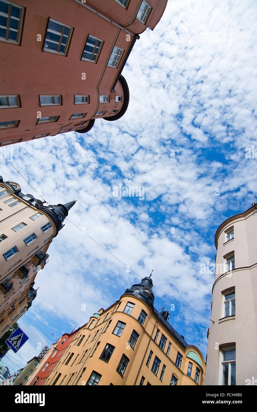 Vasastan typische jahrhundert alte Gebäude in Gelb Beige und Rot reibeputz in Stockholm, Schweden. Stockfoto