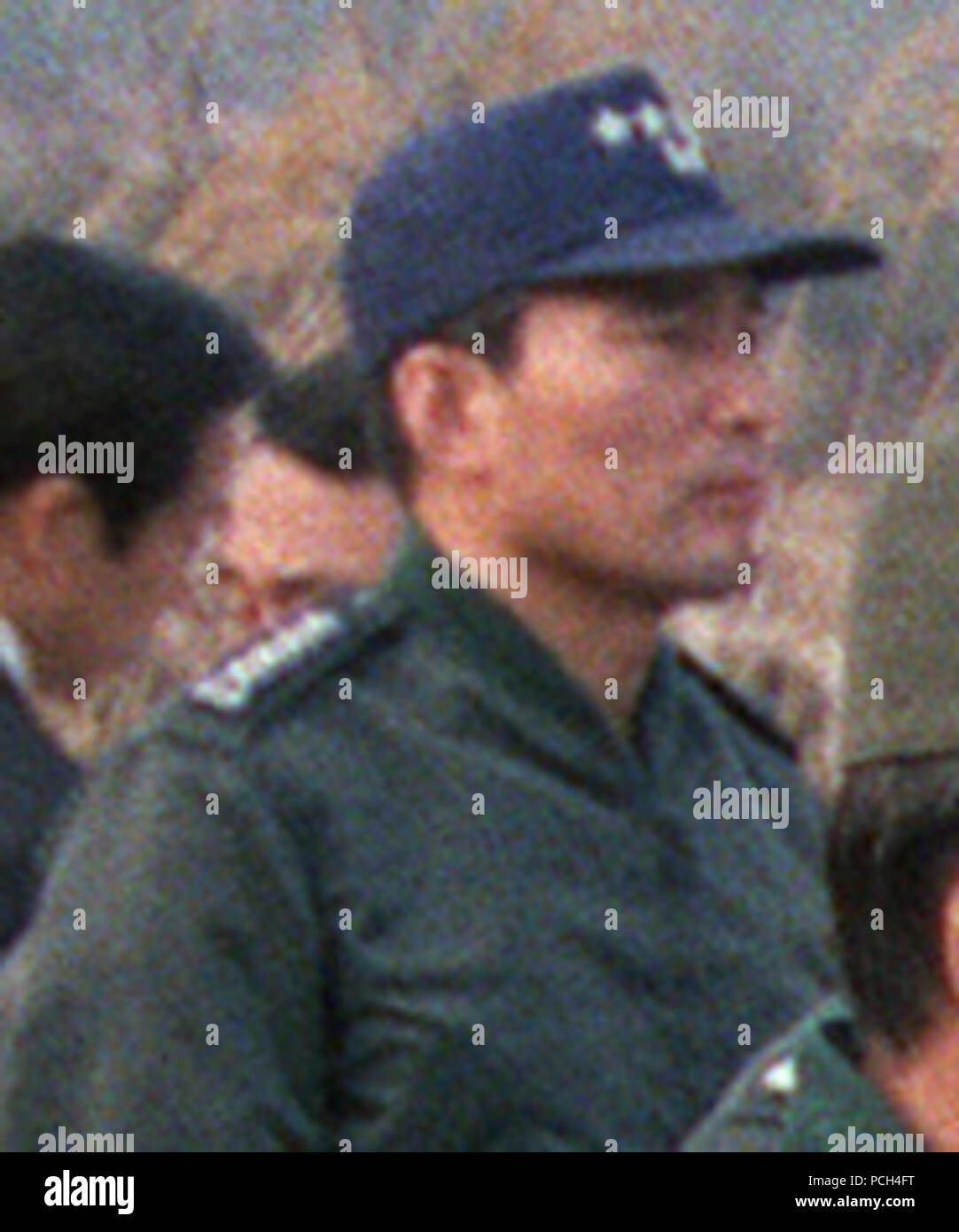 Der suedkoreanische Praesident Roh Tae-woo, Mitte, Blick eine statische Darstellung von der Ausstattung des Fahrzeugs beim Besuch der Soldaten des 5 Mrd., 14. Inf., 25. Inf. Div. (Licht), während der gemeinsamen Südkoreanischen/USA übung Team Spirit' 89. Stockfoto