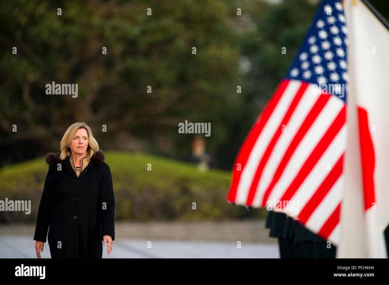 TOKYO, Japan (21. November 2014) US-Luftwaffe Deborah Lee James erhält eine Ehrenwache Zeremonie an das japanische Ministerium für Verteidigung. [State Department Stockfoto