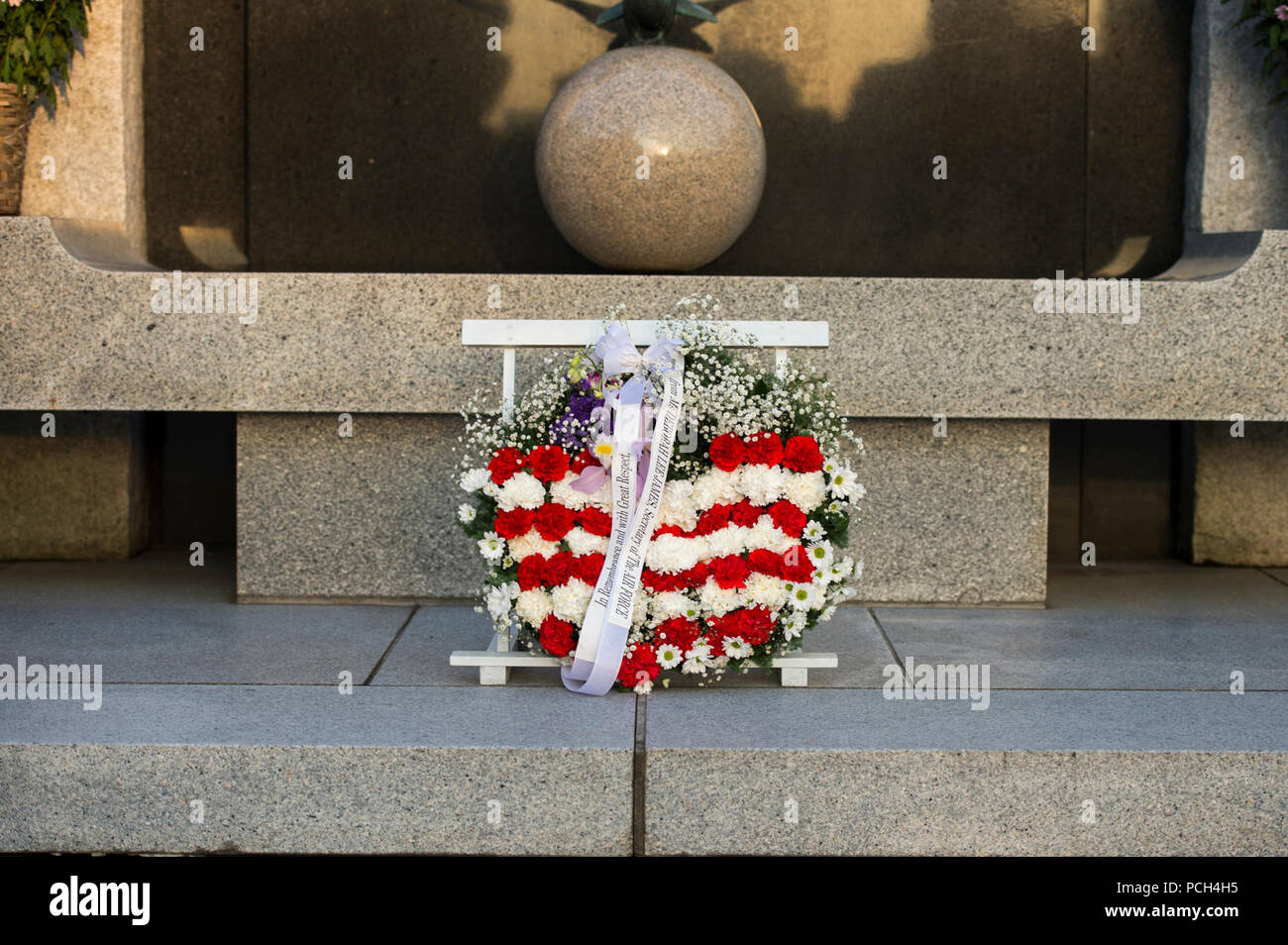 TOKYO, Japan (21. November 2014) US-Luftwaffe Deborah Lee James beteiligt sich an einer Kranzniederlegung Zeremonie an das japanische Ministerium für Verteidigung. [State Department Stockfoto