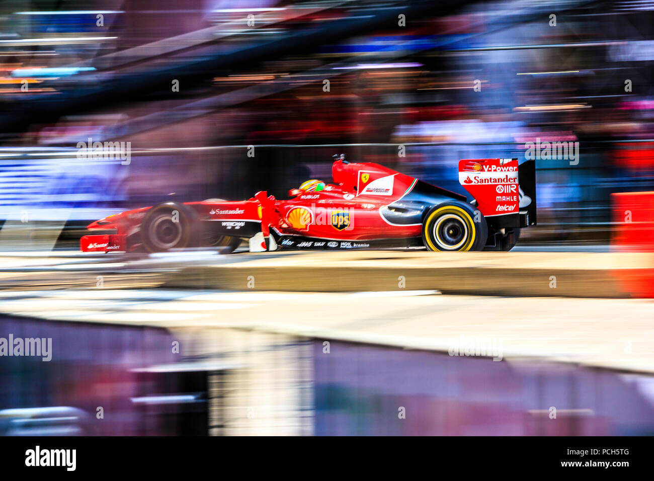 Mexiko City, Mexiko - 08 Juli, 2015: Esteban Gutiérrez, die auf der Straße auf seinem Ferrari F1 F60 Auto am Paseo de la Reforma Avenue. Bei der Scuderia Ferrari Straße Demo von Telcel - ad infinitum. Stockfoto