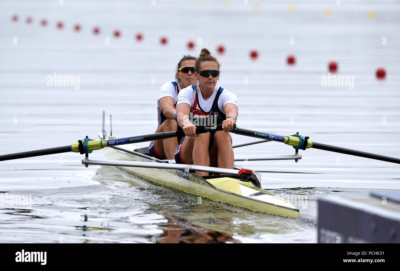 Großbritanniens Rowan McKellar und Harriet Taylor paarweise Wärme ein Rennen der Frauen während des Tages eine der 2018 europäischen Meisterschaften an der Strathclyde Country Park, North Lanarkshire. Stockfoto